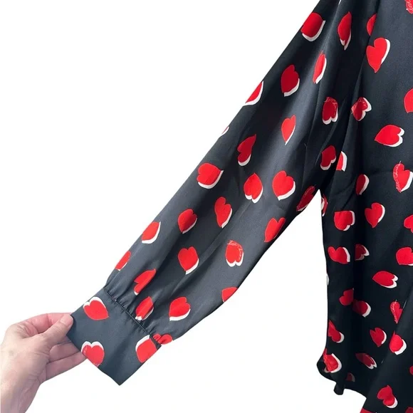 Chico’s Size 3 Heart Print Tunic Blouse Black Red Satin Size 16 Button Up - Picture 4 of 13